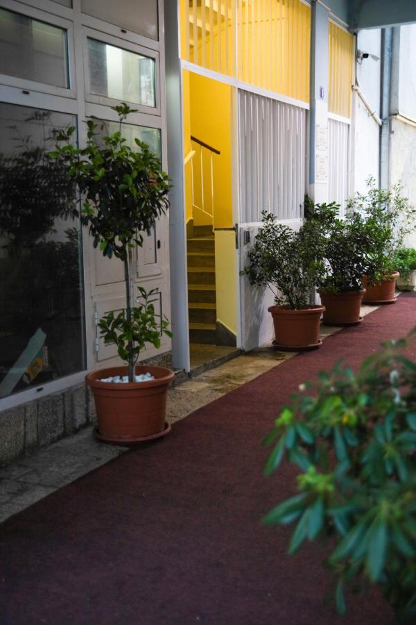 Seafront Apartment Makarska