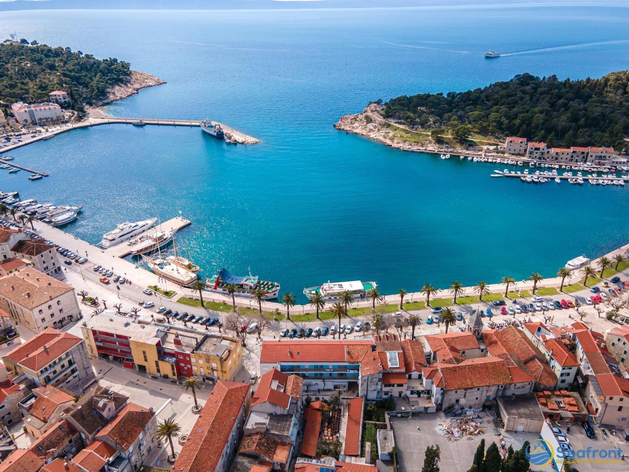 Seafront Apartment Makarska